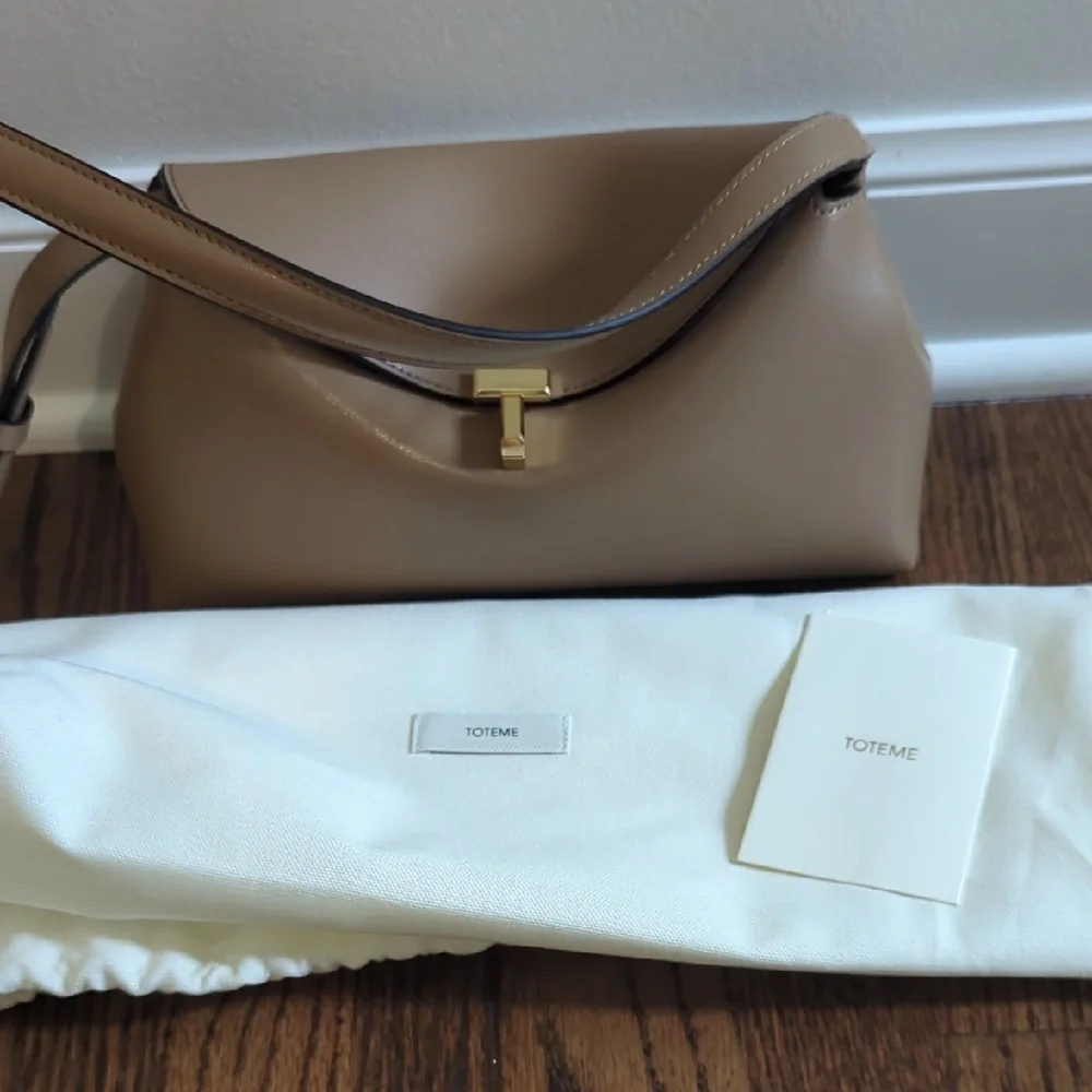 Toteme T lock Leather Clutch Camel - Picture 1 of 4
